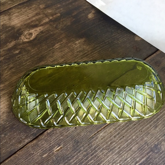 MidCentury Indiana Glass Avocado Green Celery Dish - Picture 4 of 13